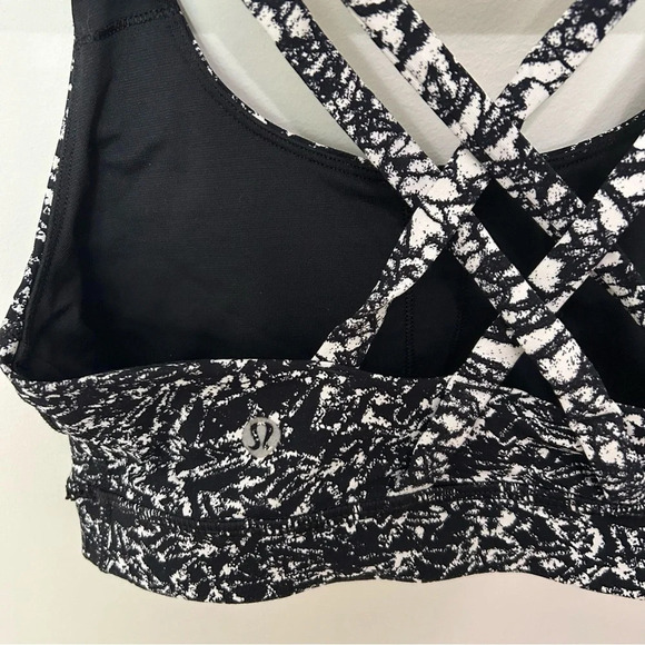 Lululemon Energy Sports Bra Luxtreme Ice Breaker White Black Size 6 - Picture 5 of 5